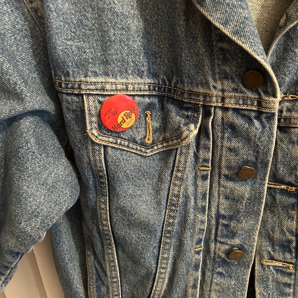 Vintage Guess Light wash Denim button up Jean Jacket - Picture 3 of 8